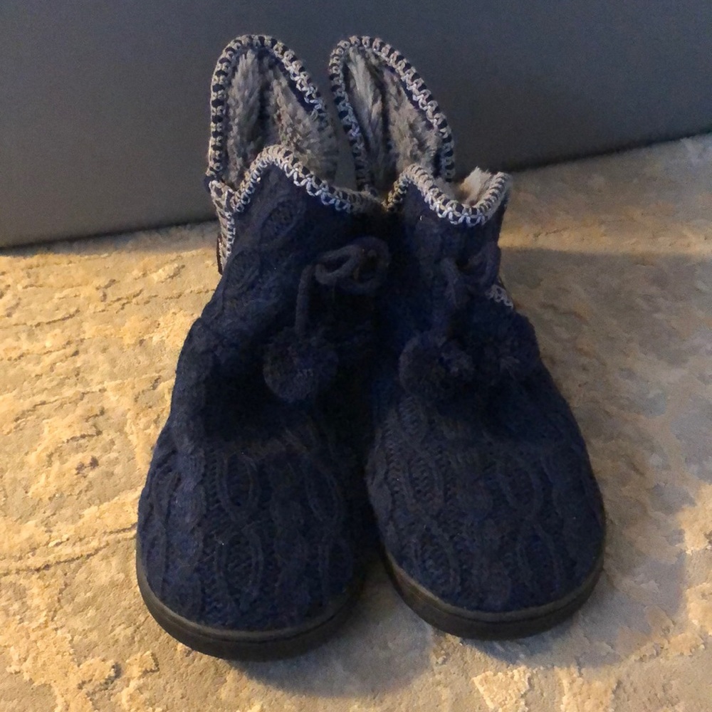 Mukluks blue slippers size 11-12